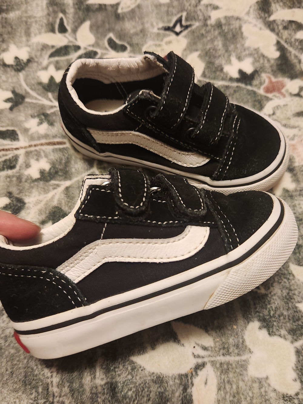 Vans Kids Old School V Black & White Velcro Skate Shoes. Sz 5.5. Toddler.